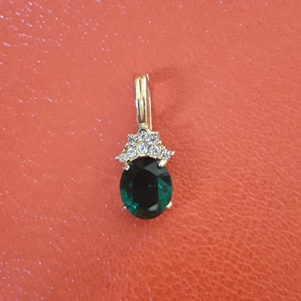 GORGEOUS PENDANT